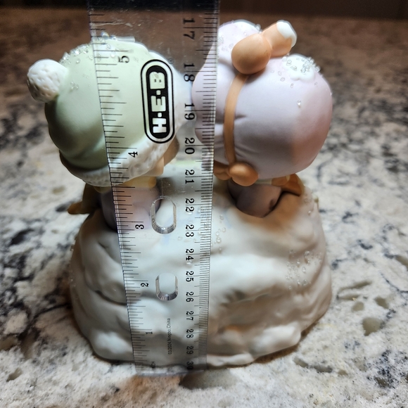 Precious Moments porcelain " Up To Our Ears In A White Christmas" - Picture 10 of 15